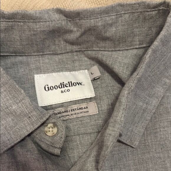 Men's Gray Button-Up Shirt - Picture 2 of 5